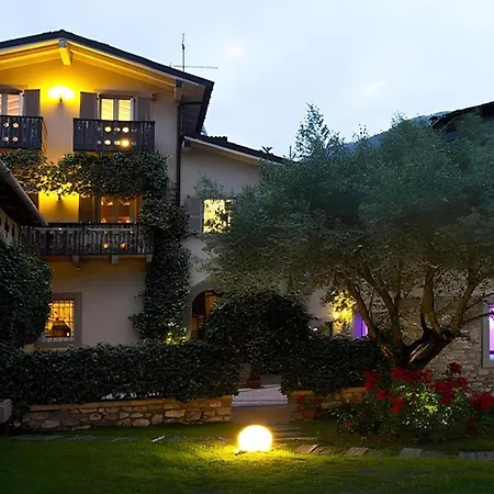 Nocleg ze śniadaniem Casa Del Nonno Adrara San Rocco